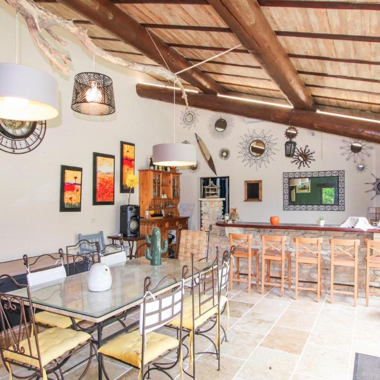 Amazing Home In Carpentras With Private Swimming Pool, Can Be Inside Or Outside - Maison de Vacances 1 Chambre - 2