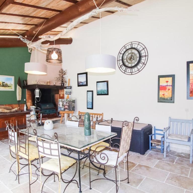 Amazing Home In Carpentras With Private Swimming Pool, Can Be Inside Or Outside - Maison de Vacances 1 Chambre - 9