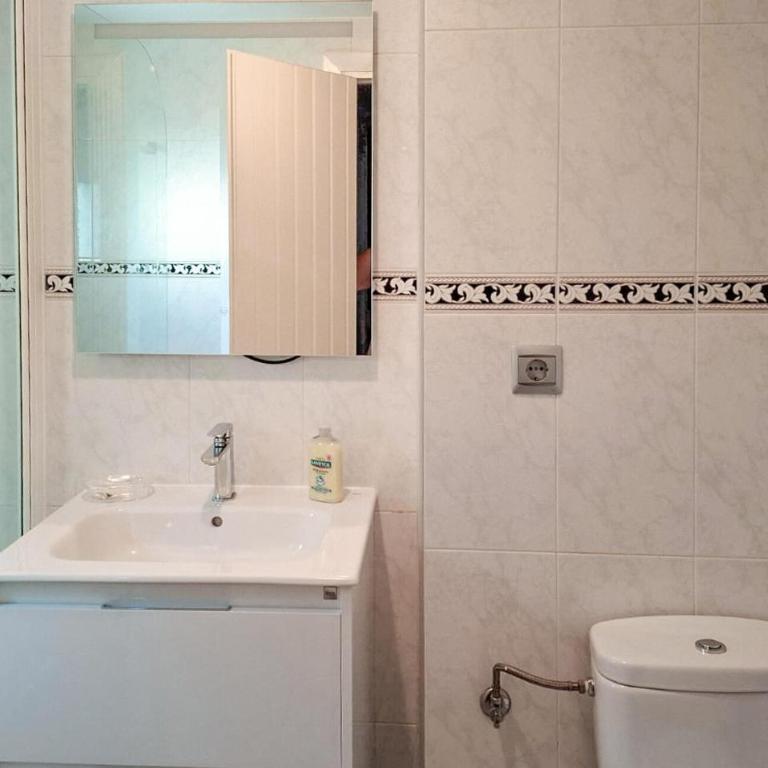2 Bedroom Gorgeous Apartment In Torremolinos - Apartamento de 2 dormitorios - 11