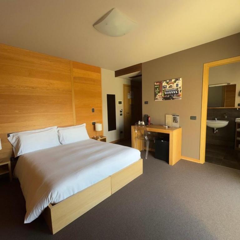 La Bicoque - Double Room with Balcony - 10