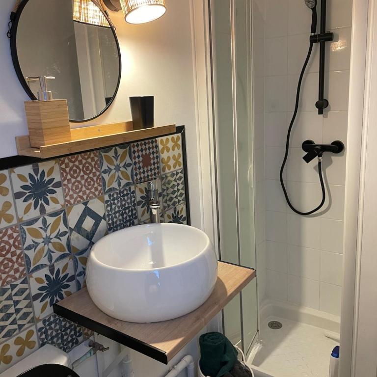 Un cocon au Presbytère avec place de parking voiture gratuite - Apartamento de 1 dormitorio - 43