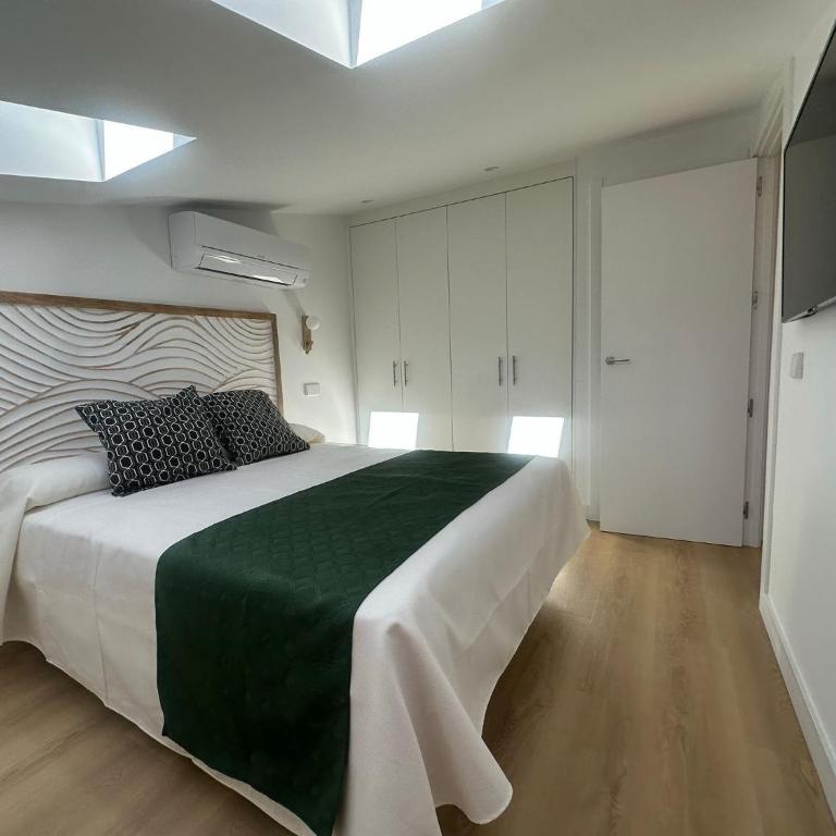 LOFTS Puerta del SOL - Two-Bedroom Deluxe Apartment - 3
