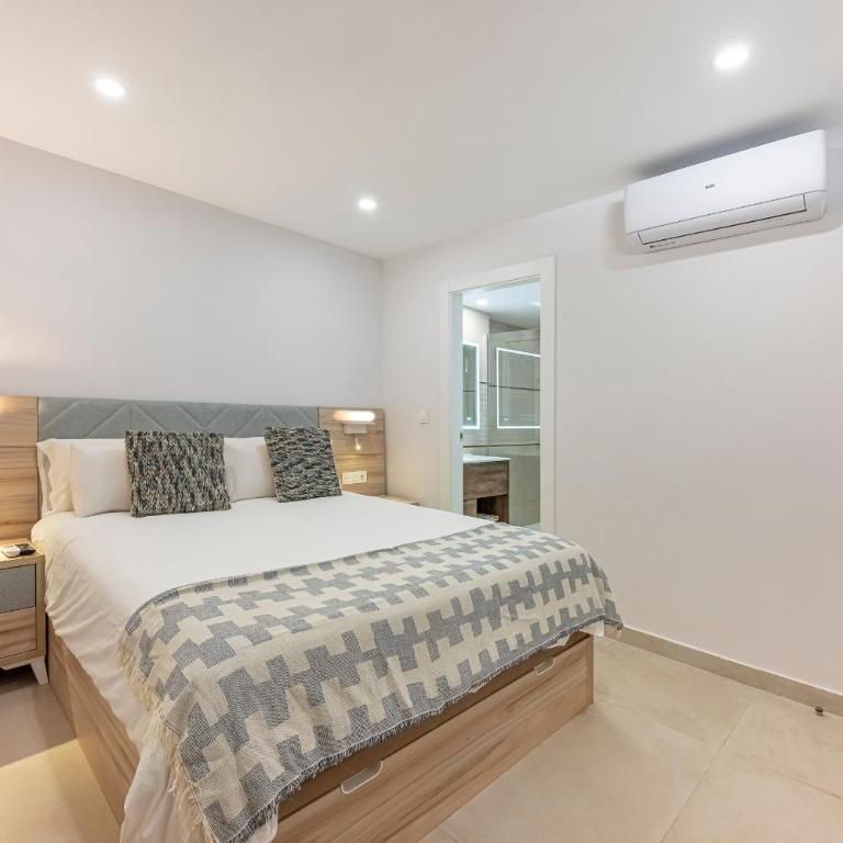 Marbella Center Bechfront 4 persons - Two-Bedroom Apartment - 16