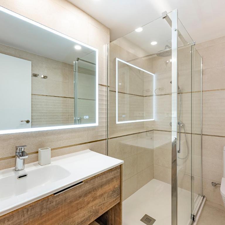 Marbella Center Bechfront 4 persons - Two-Bedroom Apartment - 23