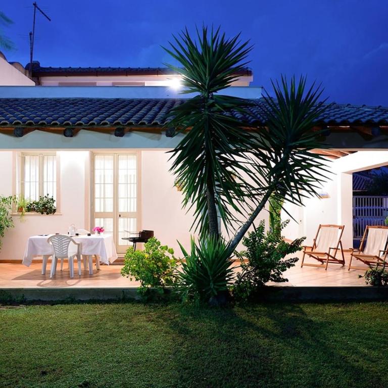 Villa Sole con accesso diretto alla spiaggia - Three-Bedroom House - 19