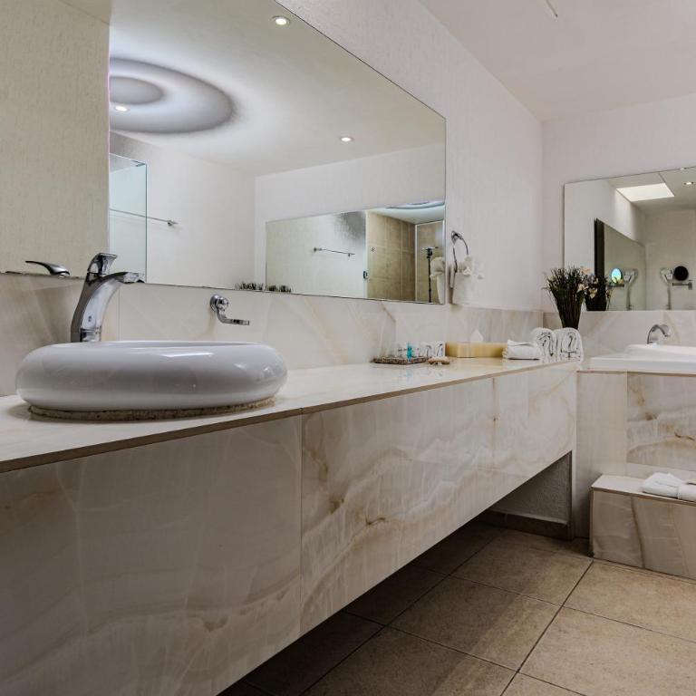 Radisson Hotel Cuernavaca - Suite - 1 cama extragrande - Adaptada para personas con discapacidad - No fumadores - 5