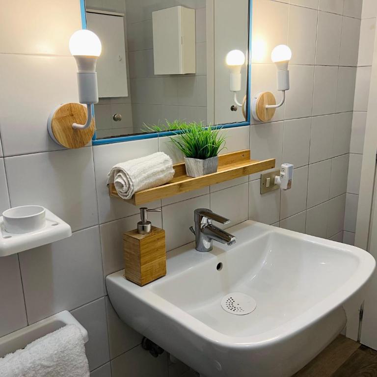 Gabriel House - parking and station - Appartamento con 2 Camere da Letto - 25