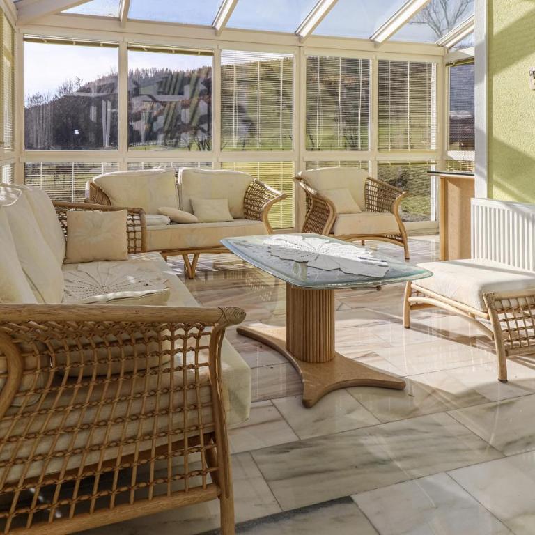 Großes Ferienhaus In Oberwoelz - Ferienhaus mit 5 Schlafzimmern - 1