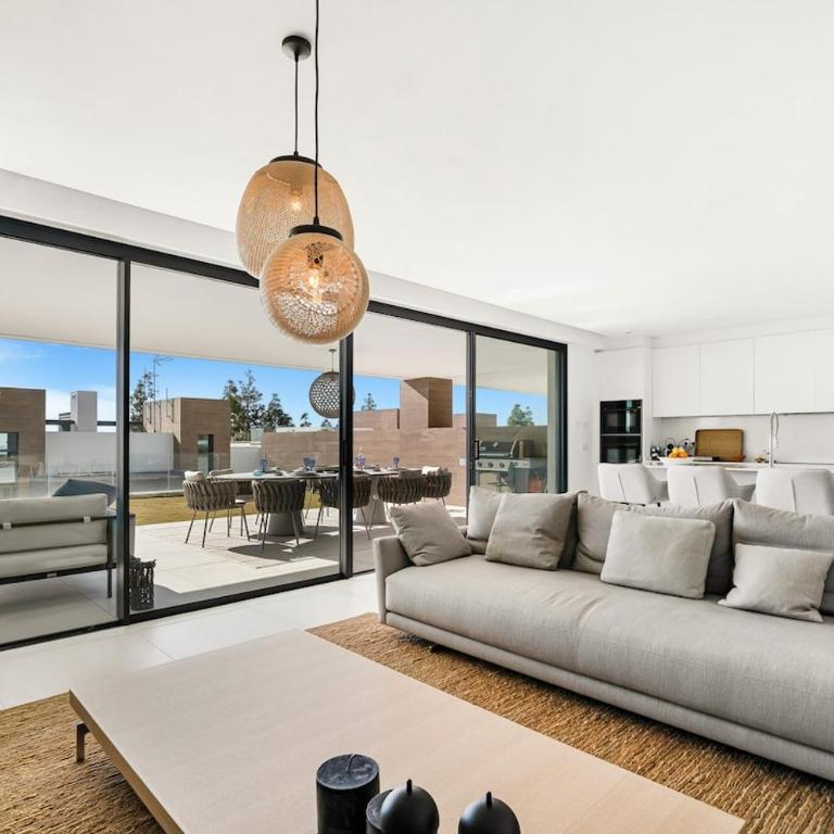 Apartamento de Lujo con Vista al Mar - Three-Bedroom Apartment - 1