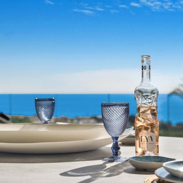 Apartamento de Lujo con Vista al Mar - Three-Bedroom Apartment - 8