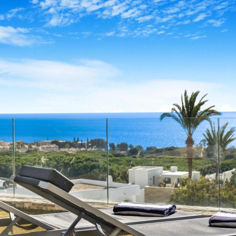 Apartamento de Lujo con Vista al Mar - Three-Bedroom Apartment - 11