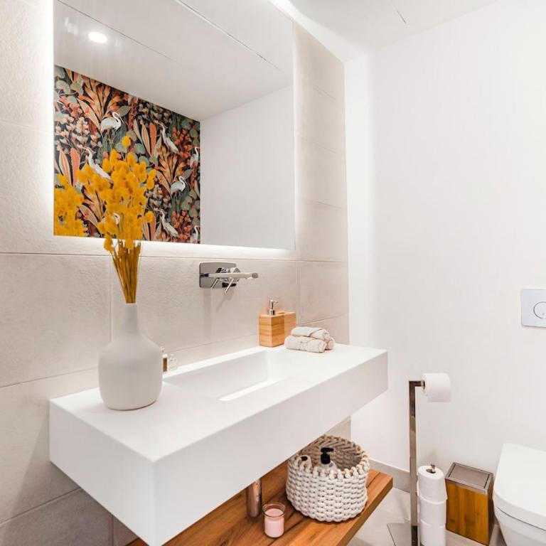 Apartamento de Lujo con Vista al Mar - Three-Bedroom Apartment - 12