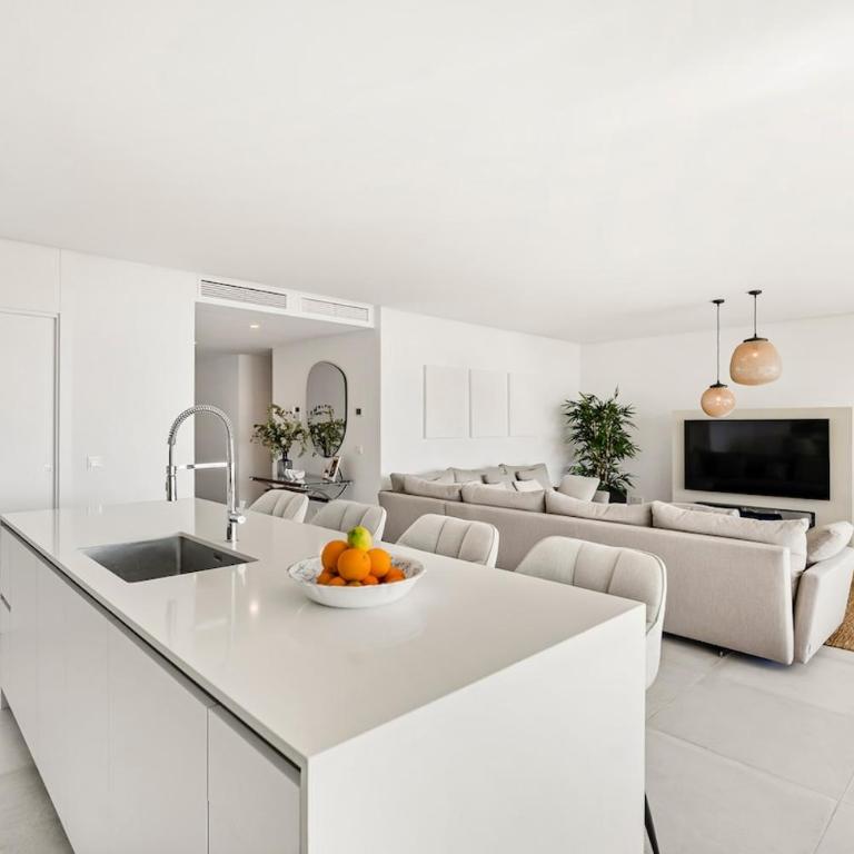 Apartamento de Lujo con Vista al Mar - Three-Bedroom Apartment - 18