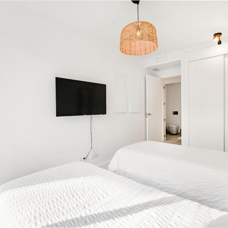 Apartamento de Lujo con Vista al Mar - Three-Bedroom Apartment - 23