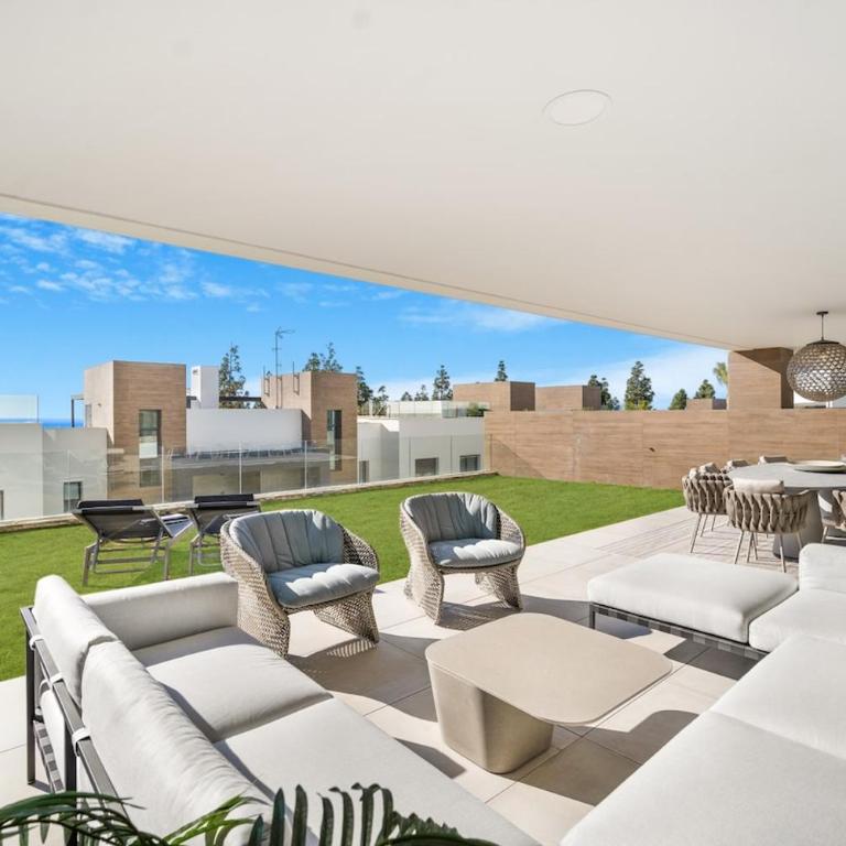 Apartamento de Lujo con Vista al Mar - Three-Bedroom Apartment - 24
