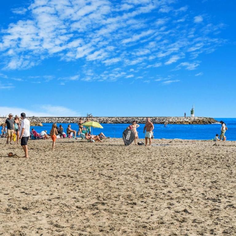 Apartamento de Lujo con Vista al Mar - Three-Bedroom Apartment - 31