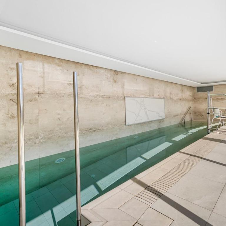 Apartamento de Lujo con Vista al Mar - Three-Bedroom Apartment - 39