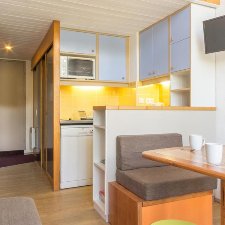 Duplex rénové proche pistes avec balcon - FR-1-346-424 - Appartement - 7