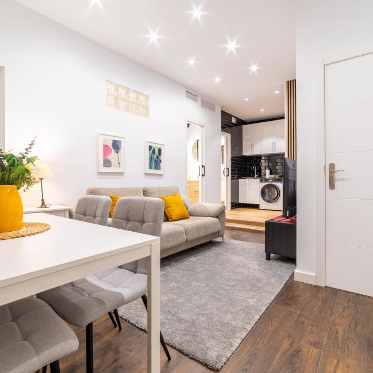 Historic Center Charm Apartament - Three-Bedroom Apartment - 16