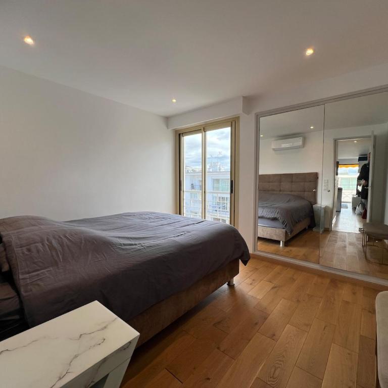 Sea view, top floor facing Port Canto in Palm Beach - Appartement 1 Chambre - 3