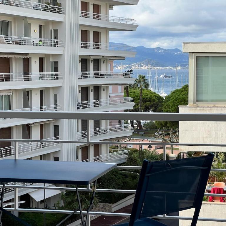 Sea view, top floor facing Port Canto in Palm Beach - Appartement 1 Chambre - 4
