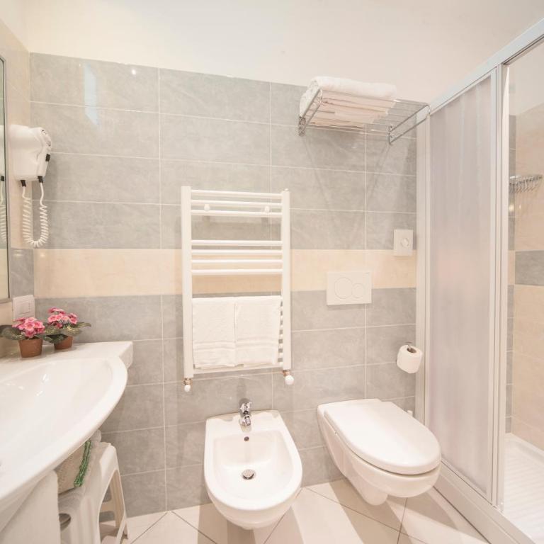 Hotel Lara - Standard Double or Twin Room - 8