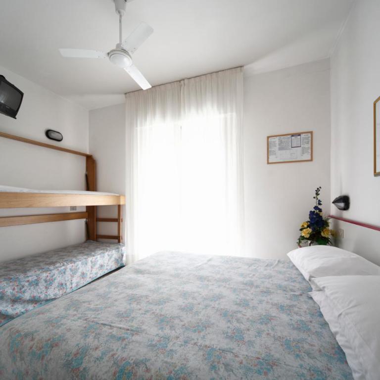 Hotel Lara - Economy Quadruple Room - 1
