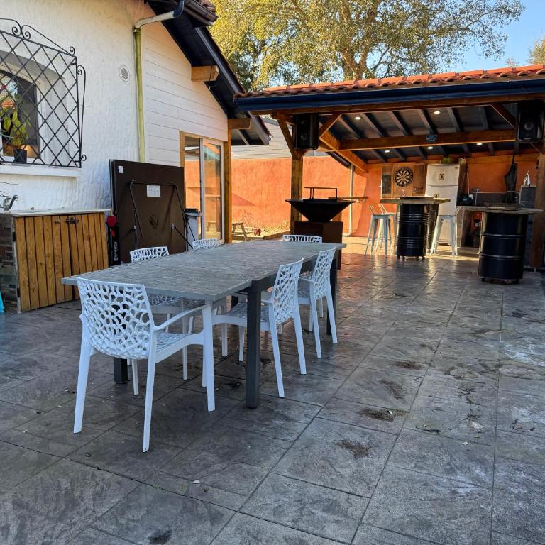 Villa Landaise, 10 minutes des plages - Villa avec Piscine Privée - 31
