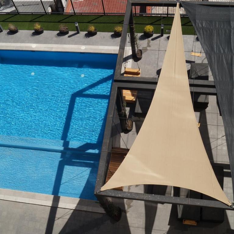 Lux 2 BR apartment, swimming pool, gym and free parking spot in downtown Monterrey - Three-Bedroom Apartment - 2