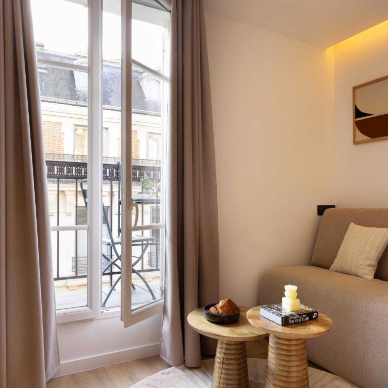 Refined studio with balcony - 2P - Saint Lazare - Apartment - 1