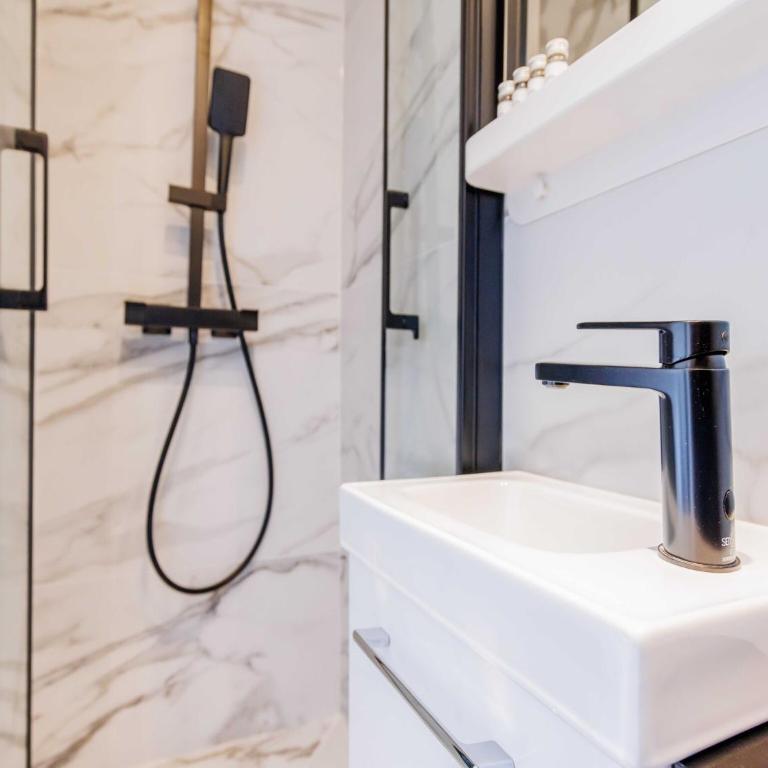 Cozy studio 2P - Champs-Elysées Arc de Triomphe - Lease Mobility - One-Bedroom Apartment - 6