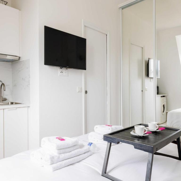 Cozy studio 2P - Champs-Elysées Arc de Triomphe - Lease Mobility - One-Bedroom Apartment - 1