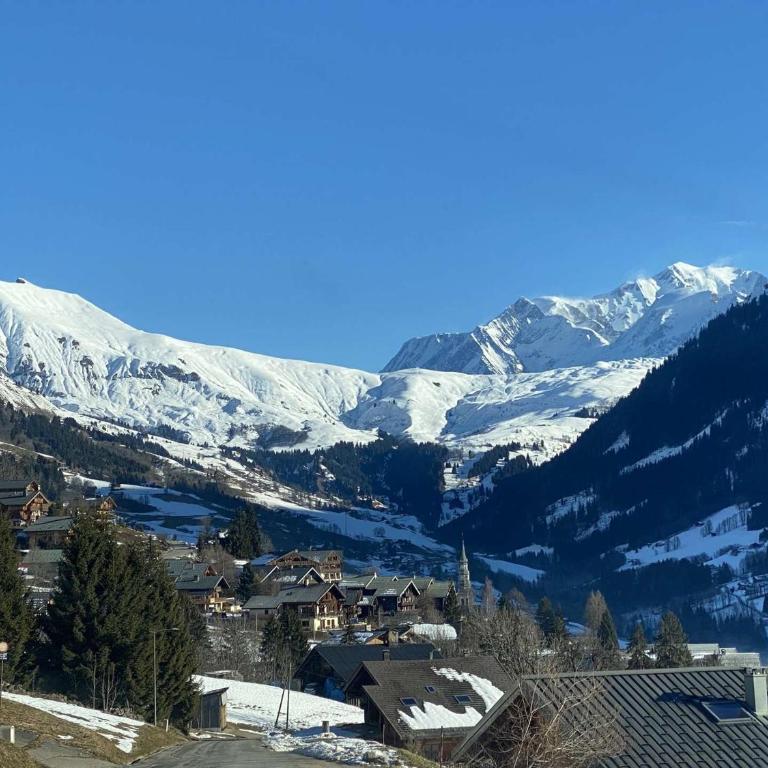 Charmant T3 avec piscine et balcon, proche station - Two-Bedroom Apartment - 2