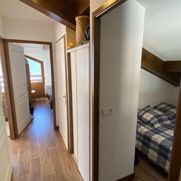 Charmant T3 avec piscine et balcon, proche station - Two-Bedroom Apartment - 6