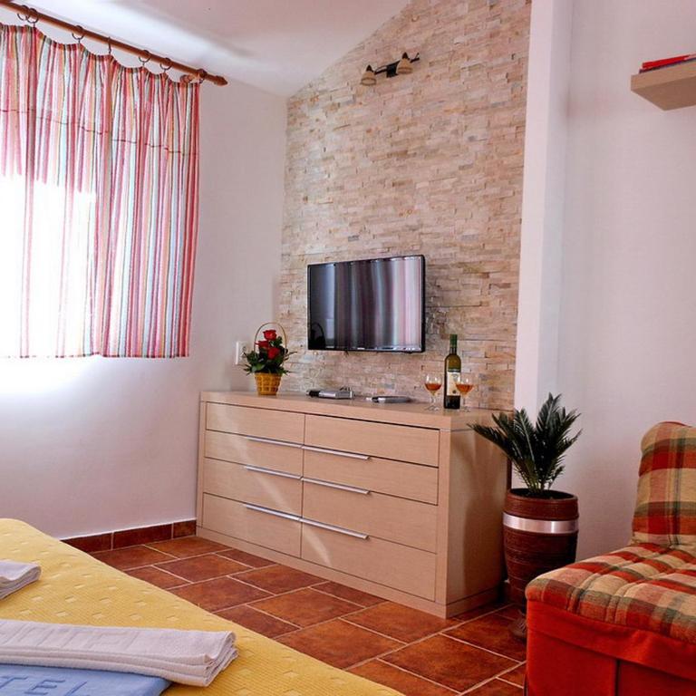 Apartments Maris - One-Bedroom Apartment - 10
