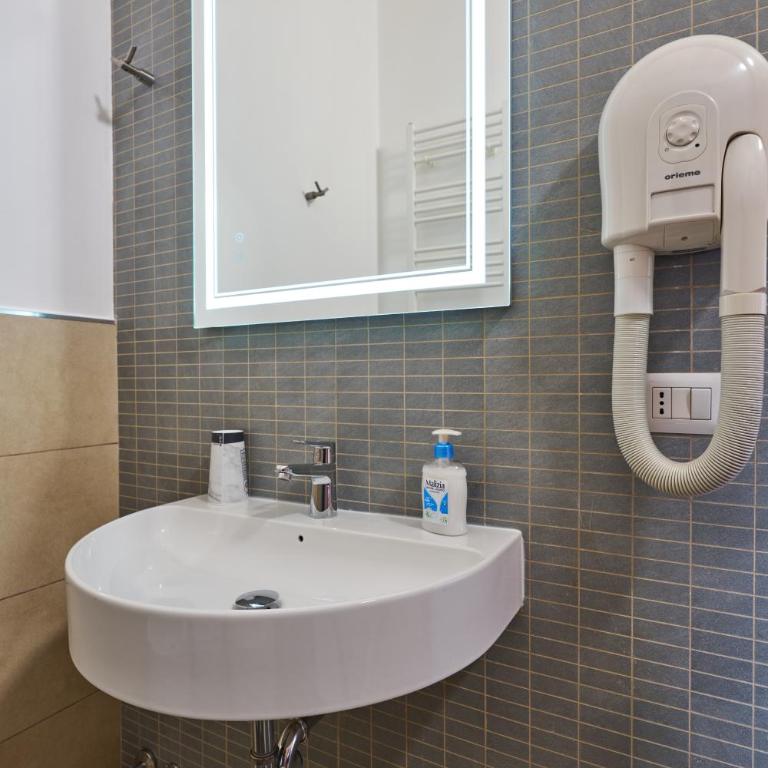 kis inn affitacamere guesthouse - Double or Twin Room with Private Bathroom - 9