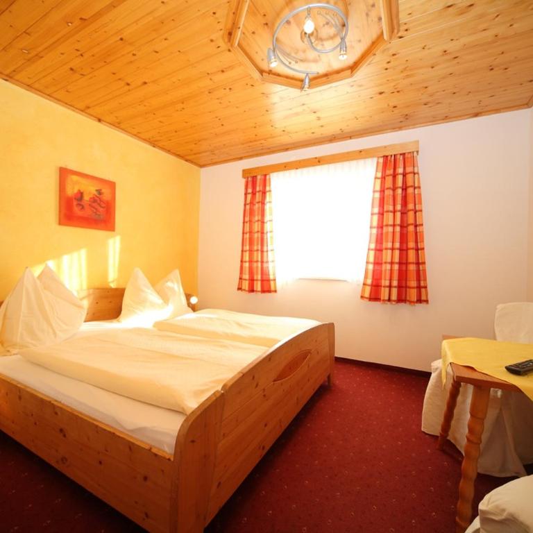 Pension Reiterhof Aigner - Double Room with Mountain View - 1