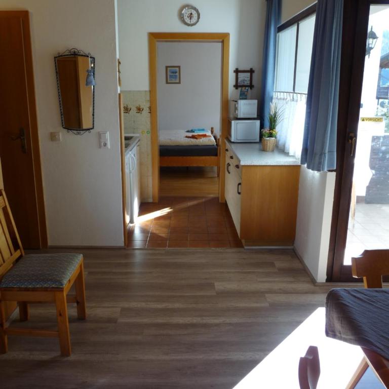 Ferienhaus Schäfer - Apartments - Wintersports - Family holiday - Holiday with your dog - Rural & Scenic - Apartment mit 1 Schlafzimmer, Balkon und Bergblick - 15