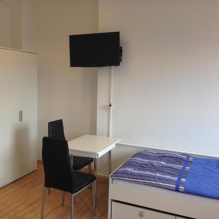 Montagehotel Bed & Steel - Budget Einzelzimmer mit Gemeinschaftsbad - 2