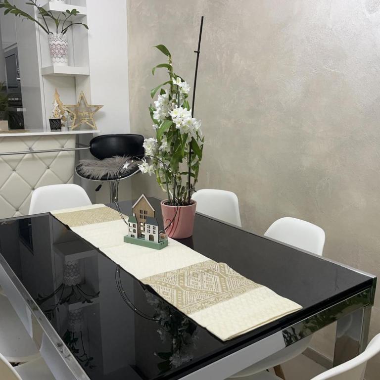 Maison Sofia - Two-Bedroom Apartment with Balcony - 13
