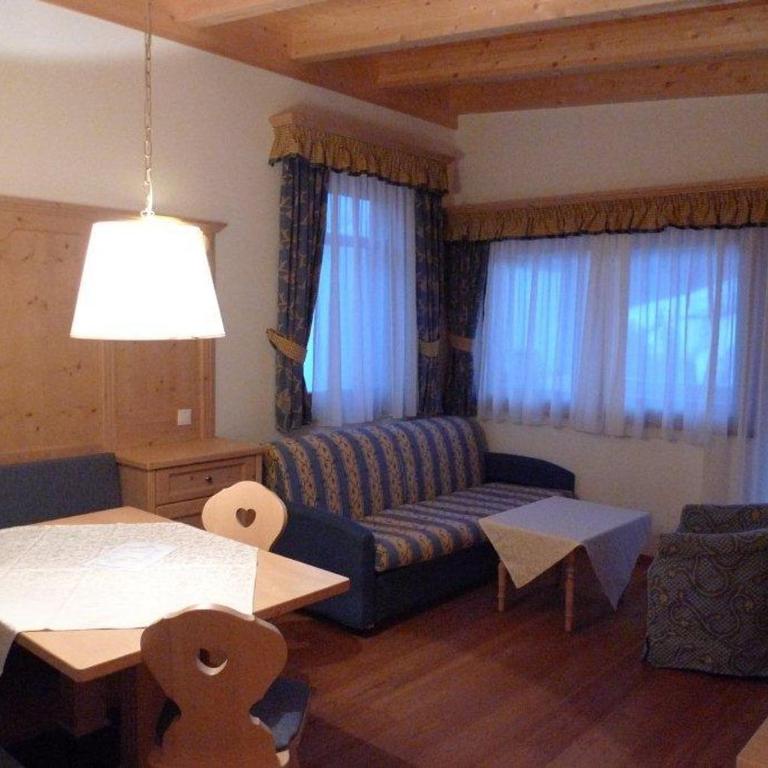 Family and Wellness Residence Ciasa Antersies - Großes Apartment mit 2 Schlafzimmern und einem Balkon - 10