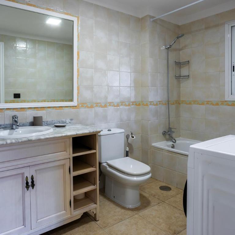 EMILIA - Los Cristianos, heated pool, spacious terrace, fibre net, tv channels - Two-Bedroom Apartment - 24
