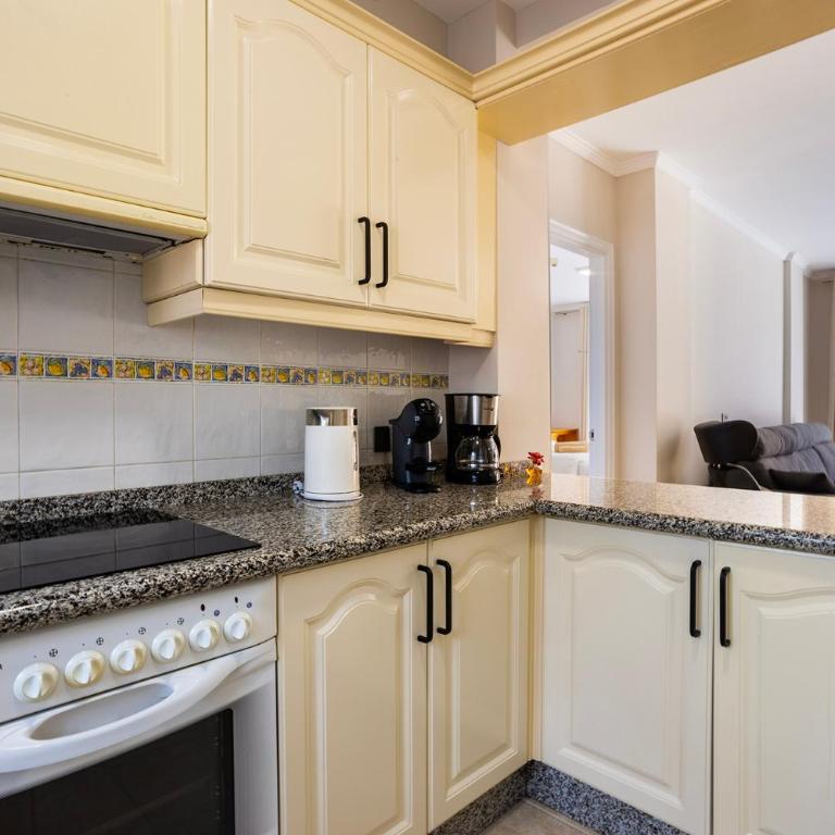 EMILIA - Los Cristianos, heated pool, spacious terrace, fibre net, tv channels - Two-Bedroom Apartment - 20