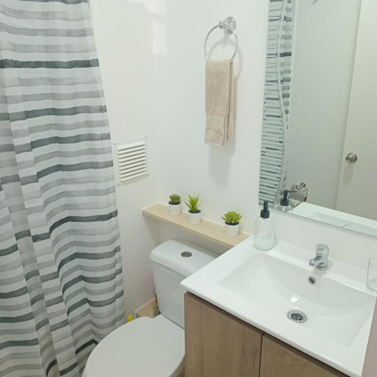 Dpto Nuevo, Full Equipado, 2D 1B, Céntrico, Mirador del Bio Bio, a minutos del Aeropuerto, Mall, Excelente Conectividad - Two-Bedroom Apartment - 5