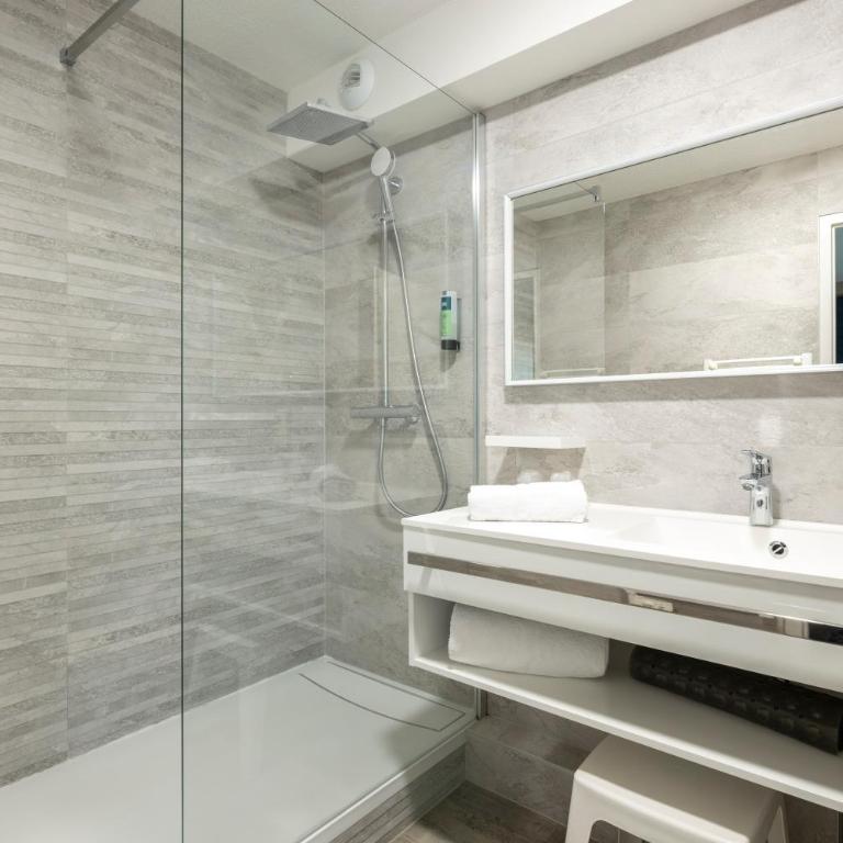 Logis Hotel Arc En Ciel - Chambre Double Supérieure - 5