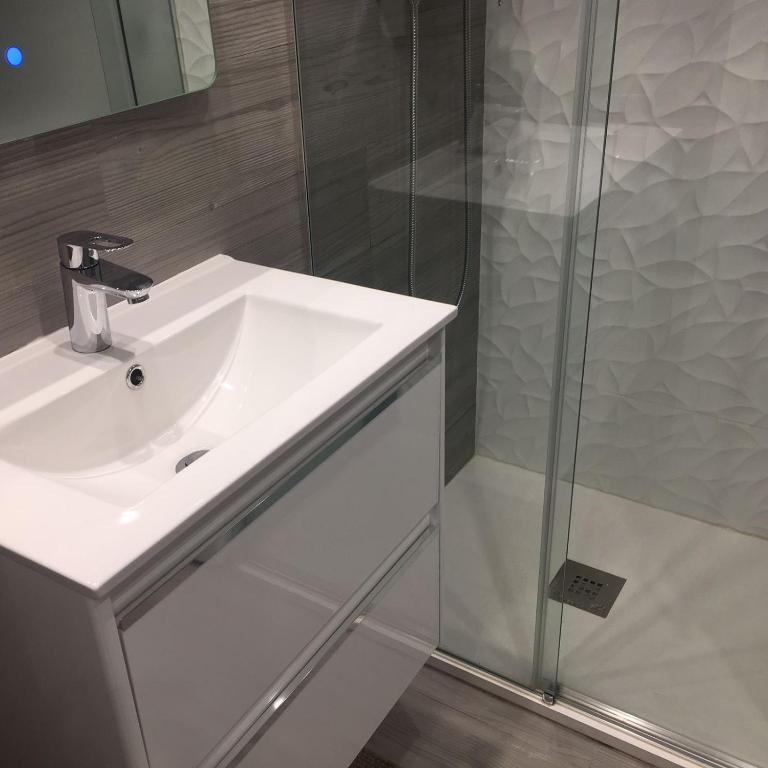 Apartamento a 50 mts playa con piscina en Blanes muy céntrico y acogedor. - Apartamento de 2 dormitorios - 7