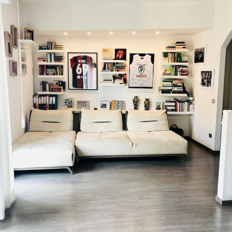Cozy and Deluxe Apartment minutes from downtown - One-Bedroom Apartment - 3