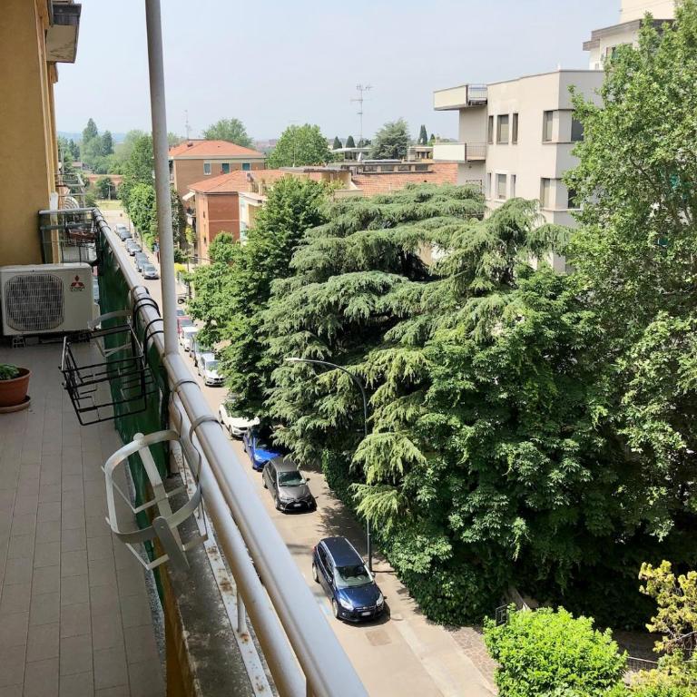 Cozy and Deluxe Apartment minutes from downtown - One-Bedroom Apartment - 6