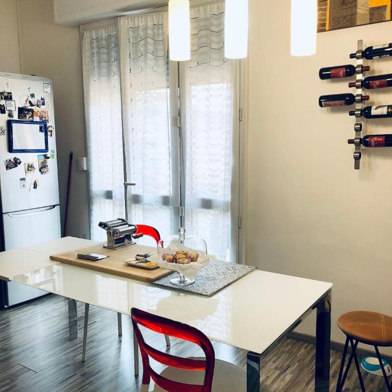 Cozy and Deluxe Apartment minutes from downtown - One-Bedroom Apartment - 9