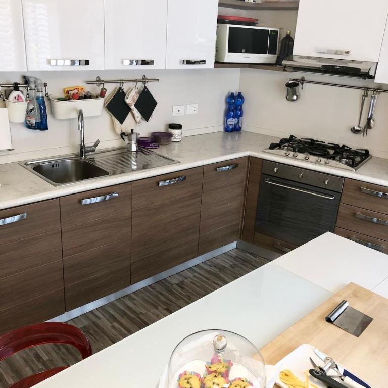 Cozy and Deluxe Apartment minutes from downtown - One-Bedroom Apartment - 4